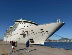 Bahamalar bayraklı kruvaziyer Muğla’nın Bodrum ilçesine 2 bin 242 yolcu getirdi