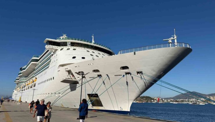 Bahamalar bayraklı kruvaziyer Muğla’nın Bodrum ilçesine 2 bin 242 yolcu getirdi