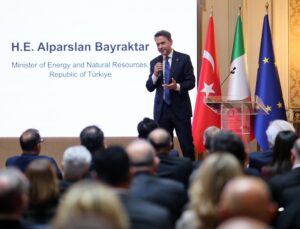 Bakan Bayraktar: Türkiye 2053 yılında karbon nötr bir ekonomi olacak