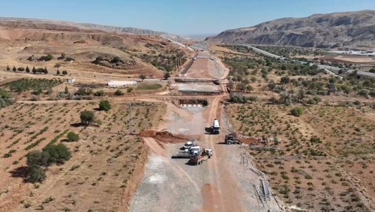 Bakan Uraloğlu, Ankara-Samsun hızlı tren süresinin 2,5 saat olacağını söyledi