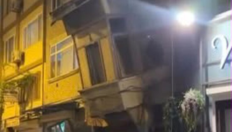 Bakırköy’de metruk binanın 2’nci katı çöktü, o anlar kamerada
