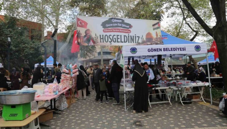 Balıkesir Gönen’de Gazze için yardım organizasyonu Çarşı Camii önünde ilgi gördü