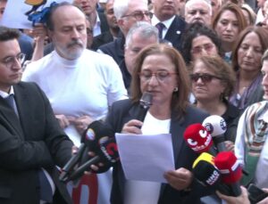 Basın örgütleri Ankara’da sansüre karşı yürüdü, polisle kısa süreli arbede çıktı