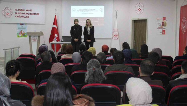 Bayburt Aile ve Sosyal Hizmetler personeline psikolojik ilk yardım eğitimi verildi