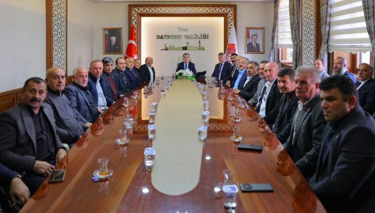 Bayburt Valisi Eldivan, Muhtarlar Günü’nde köy ve mahalle muhtarlarıyla buluştu