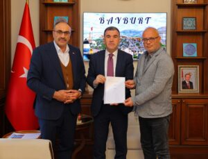 Bayburt’ta 4 köyün petrol potansiyeline ilişkin teknik rapor Vali Eldivan’a sunuldu