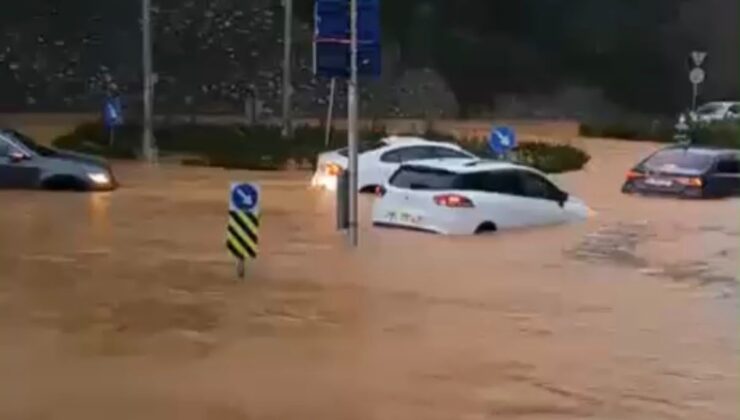Beykoz’da sağanak yolları su altında bıraktı, araçlarda mahsur kalanlar oldu