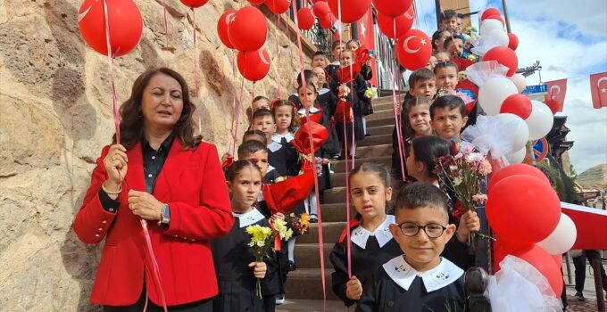 Beypazarı’nda Cumhuriyet Bayramı’nın 103. yıl dönümü etkinlikleri yürüyüşle başladı