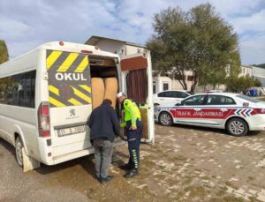 Bilecik Osmaneli’de okul servis araçları ve şoförlerine denetim yapıldı