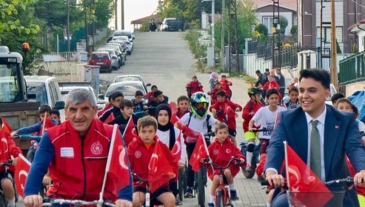 Bilecik Pazaryeri’nde Cumhuriyet’in 103. yılı için bisiklet turu yapıldı