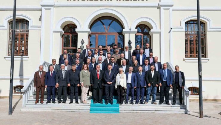 Bilecik Valisi Sözer, Muhtarlar Günü’nde dernek başkanı ve muhtarlarla buluştu