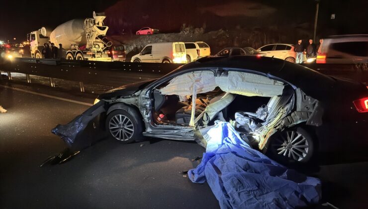 Bingöl Genç’te otomobil bariyere çarptı; 2 kişi öldü, 2 kişi yaralandı