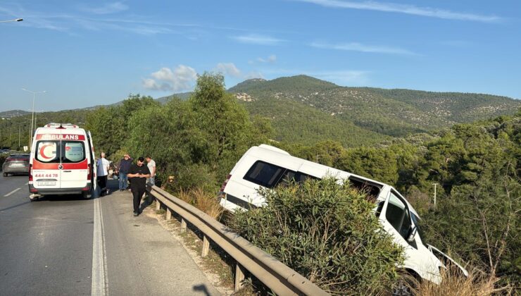 Bodrum’da makas atan otomobil minibüse çarptı, kazada 2 kişi yaralandı