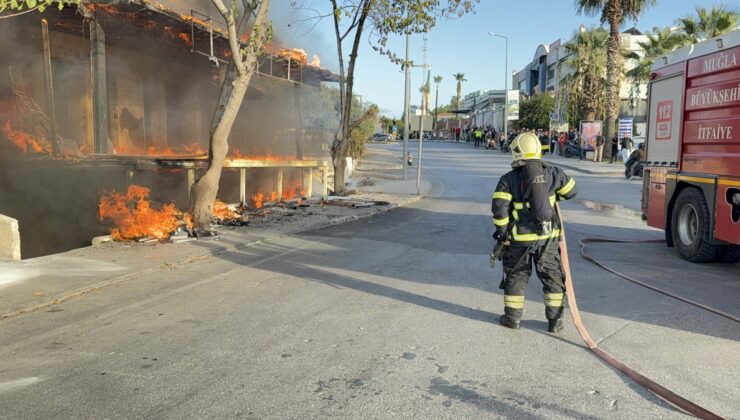 Bodrum’da tadilattaki iş yerinde yangın depoya sıçradığı sanılıyor, 1 saatte söndürüldü
