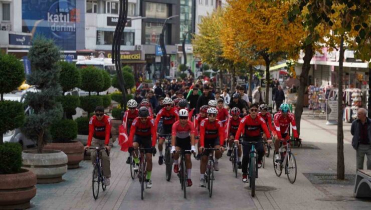 Bolu’da Cumhuriyet’in 103’üncü yılında bisiklet turu düzenlendi