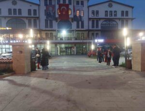 Boyabat’ta 29 Ekim Cumhuriyet Bayramı fener alayı hava nedeniyle iptal edildi