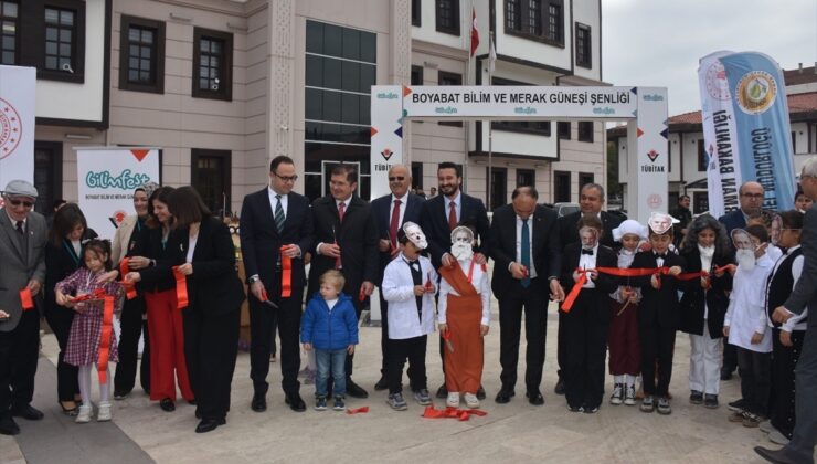 Boyabat’ta TÜBİTAK 4007 bilim şenliğinde katılımcılar deney yaptı