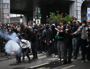 Brüksel’de hükümet karşıtı gösteride polis tazyikli su ve göz yaşartıcı gaz kullandı