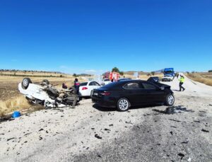 Burdur Yeşilova’da 3 otomobil çarpıştı; Musa Çakır öldü, 1’i ağır 7 kişi yaralandı