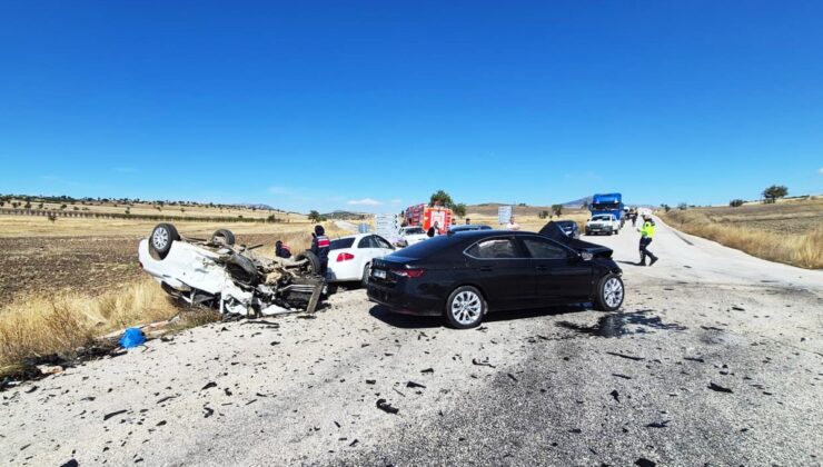 Burdur Yeşilova’da 3 otomobil çarpıştı; Musa Çakır öldü, 1’i ağır 7 kişi yaralandı