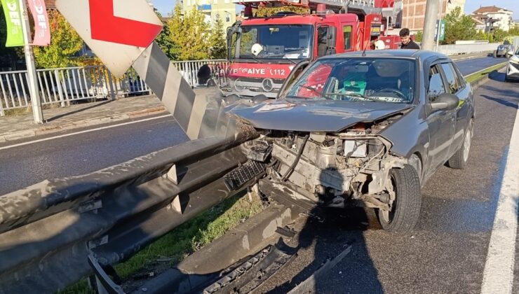 Bursa İnegöl’de bariyerlere çarpan otomobildeki yaralı çift hastaneye kaldırıldı