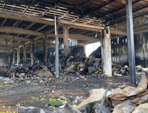 Bursa İznik’te soğuk hava deposu yangını 18 itfaiye aracıyla kontrol altına alındı