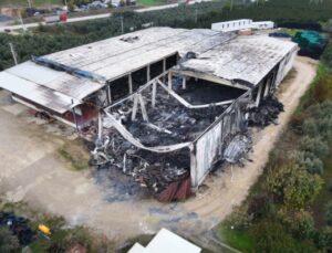 Bursa İznik’te soğuk hava deposu yangını 4,5 saatte söndürüldü