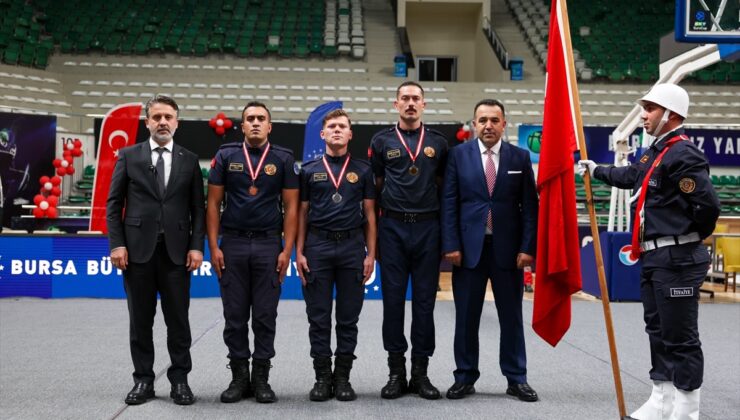 Bursa’da 150 aday itfaiyeci, üç aylık mesleki eğitimini tamamladı