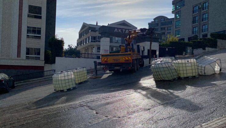 Bursa’da kamyondan düşen tanklardan sızan sülfürik asit caddeyi trafiğe kapattı