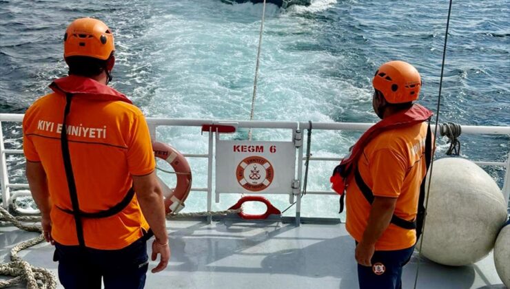 Çanakkale Boğazı’nda arızalanan tekne, 2 kişiyle Kıyı Emniyeti’nce kurtarıldı