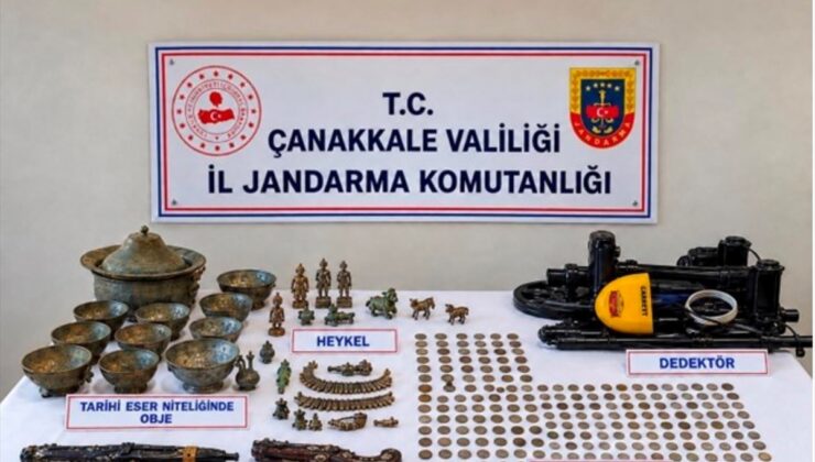 Çanakkale Ezine’de jandarma, 179 sikke ve çok sayıda obje ele geçirdi