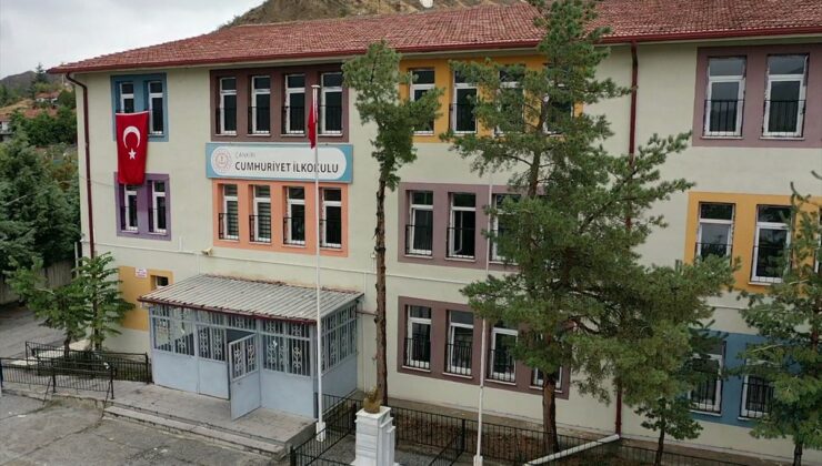 Çankırı’da 1890’da kurulan Cumhuriyet İlkokulu 102 öğrenciyle eğitim sürdürüyor