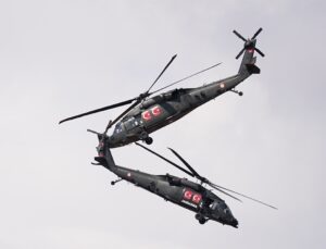 Çelik Kanatlar TEKNOFEST Güneydoğu’da Bayraktar TB3 ile operasyon gösterisi yaptı