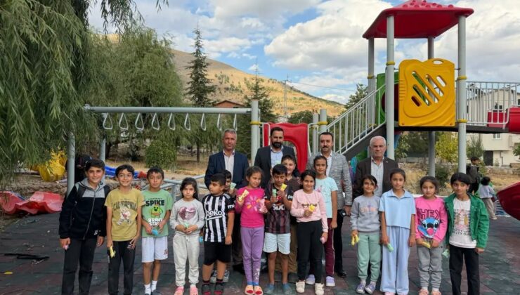 Çelikhan Kaymakamı Pelvan, deprem konutları ve oyun parklarını yerinde inceledi