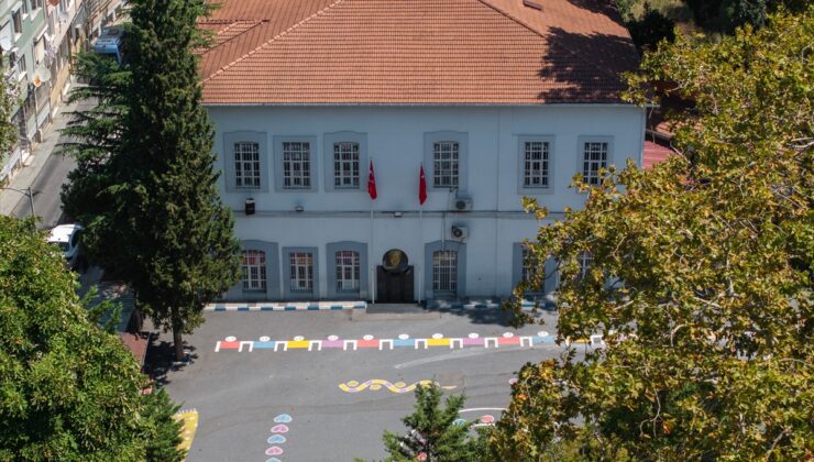 Çengelköy İlkokulu, Üsküdar’da 129 yıldır semtin eğitim hafızasını yaşatıyor.
