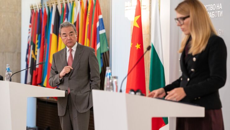 Çin Dışişleri Bakanı Wang Yi, Sofya’da Petrova ile işbirliğini ele aldı