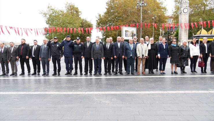 Çınarcık’ta 19 Ekim Muhtarlar Günü töreninde Atatürk Anıtı’na çelenk sunuldu