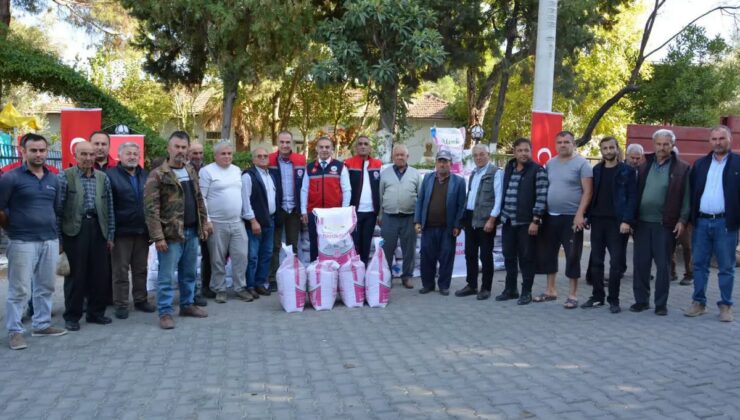 Çine’de 40 üreticiye 5 bin 550 kilogram tritikale tohumu dağıtıldı