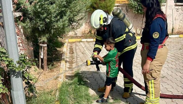 Cizre’de itfaiye ekipleri Nergis Anaokulu öğrencilerine yangın güvenliğini anlattı