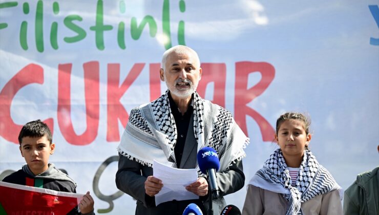Çocuklar, Filistinli akranları için Sultanahmet’te resim çizdi