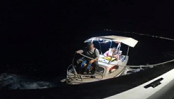Didim’de motor arızasıyla sürüklenen teknedeki 2 kişiyi Sahil Güvenlik kurtardı