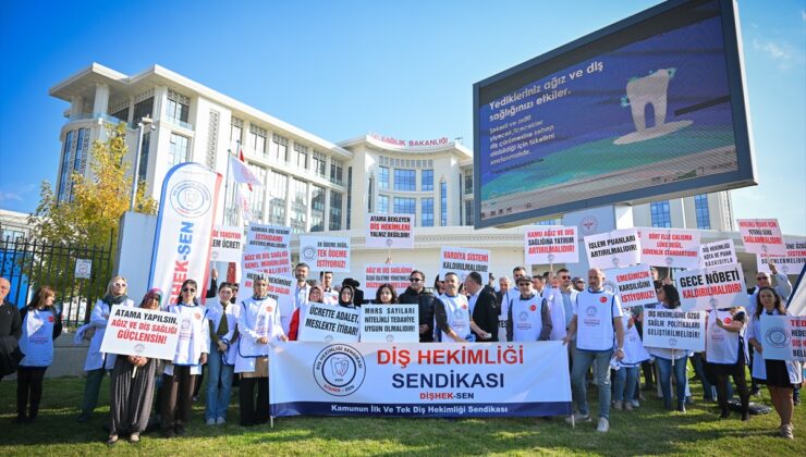 DİŞHEK-SEN üyesi diş hekimleri Sağlık Bakanlığı önünde taleplerini dile getirdi