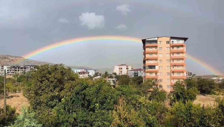 Diyarbakır Dicle’de yağmurla beliren gökkuşağı renkli manzara oluşturdu