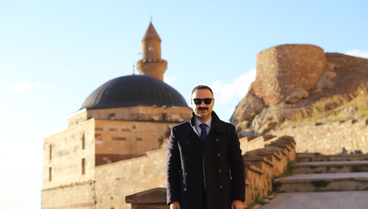 Doğubayazıt Kaymakamı Mustafa Ayvat, tarihi Eski Bayezid Camii’nde incelemede bulundu