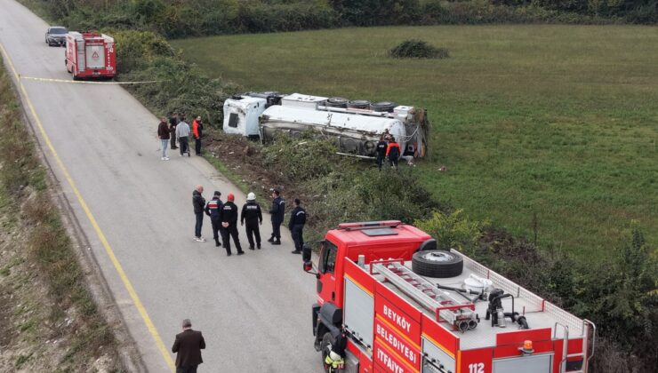 Düzce 1. OSB yolunda devrilen benzin tankerinin şoförü yaralandı, yol trafiğe kapalı
