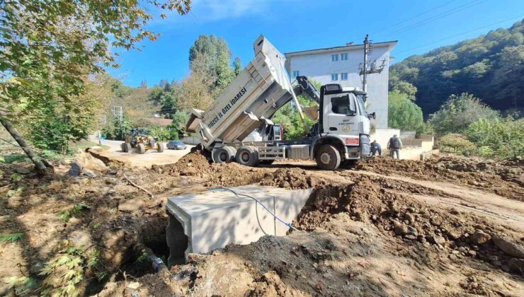 Düzce İl Özel İdaresi, Cumayeri’de 7 kutu menfez yerleştirme çalışmasını tamamladı