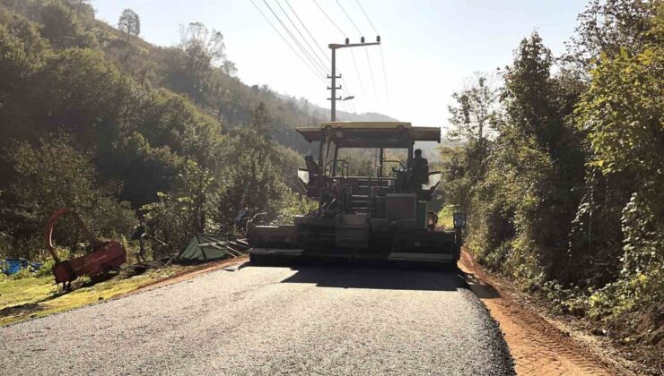 Düzce İl Özel İdaresi, Yığılca’da Dereiçi Mahallesi’nde sıcak asfalt serimine başladı