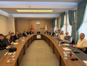 Düzce’de imam hatip okulları müdürleri Gülşen Özer başkanlığında toplandı