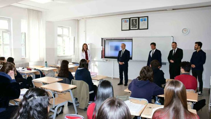 Eğitim Müdürü Aydın, Cemal Mümtaz Sosyal Bilimler Lisesinde öğrencilerle sohbet etti
