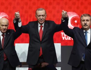 Emeklilere ek zam gündemdeyken Mustafa Destici, en düşük maaş için rakam verdi